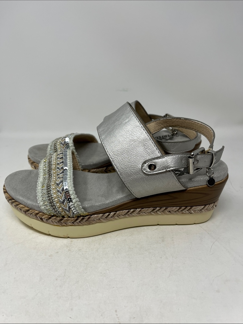 XTI THE PERFECT PAIR SILVER METALLIC LEATHER BEADED ESPADRILLE MADE IN SPAIN 8.5